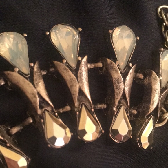 NWT necklace. - Picture 4 of 6